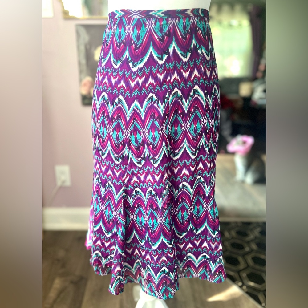 Vibrant Chevron Midi Skirt